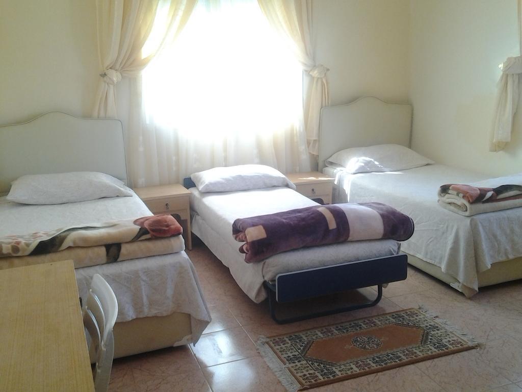 Maison D'Hotes Afoulki Tafraout Ruang foto